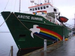 Arctic Sunrise - Photo by GreenPeace-680