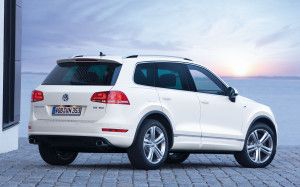 2014-Volkswagen-Touareg-R-Line-Right-Rear-Angle
